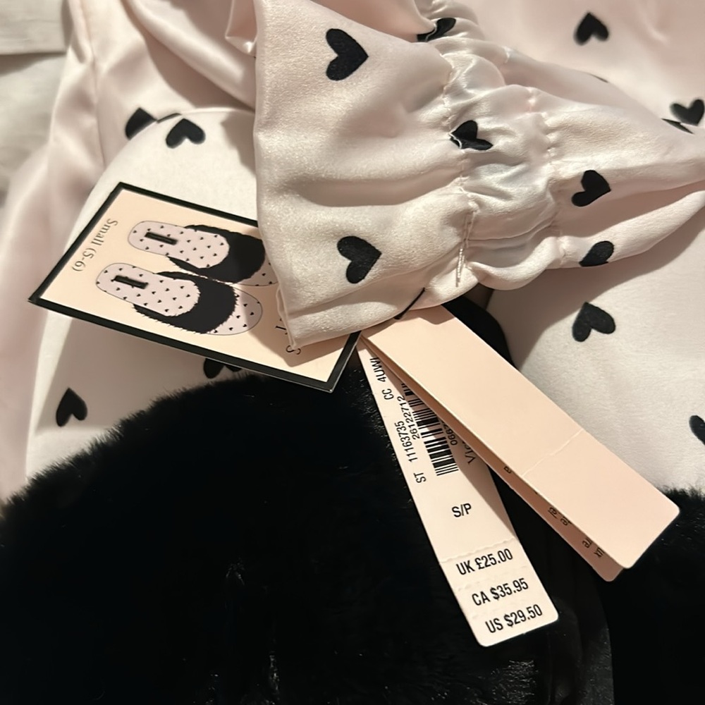 Slippers - Picture 2 of 3
